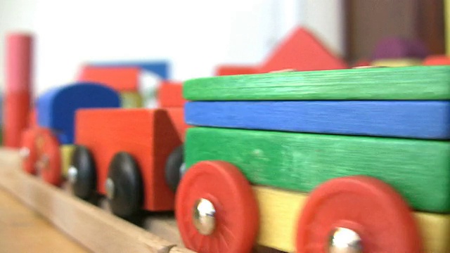 砖头镇的玩具火车视频下载