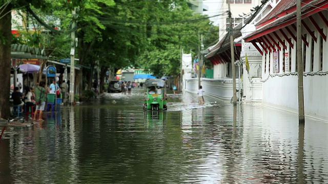 泰国曼谷街道被洪水淹没视频素材