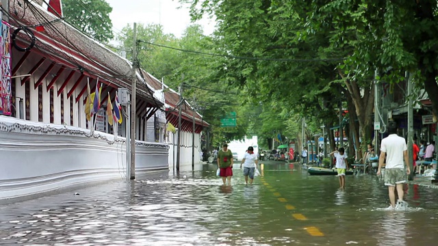 泰国曼谷街道被洪水淹没视频素材