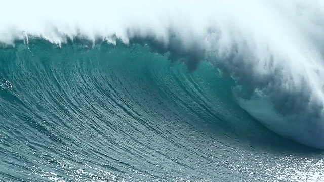 巨大的蓝色海浪视频素材