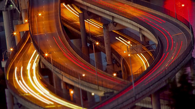 夜间繁忙的高速公路视频素材