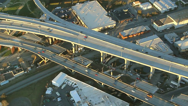 日落时空中跟踪公路桥视频素材