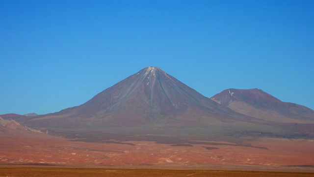 日落时火山的时间流逝视频素材