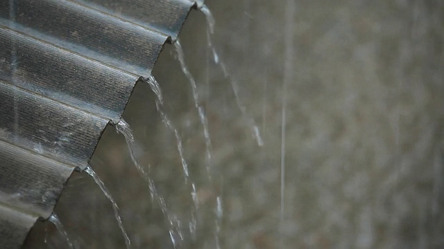 屋顶和雨视频素材