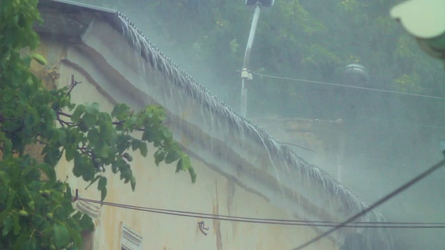 风平浪静，大雨倾盆视频素材