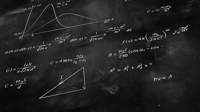 数学物理公式在黑板上倾斜视频素材