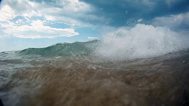 海浪对海岸视频素材