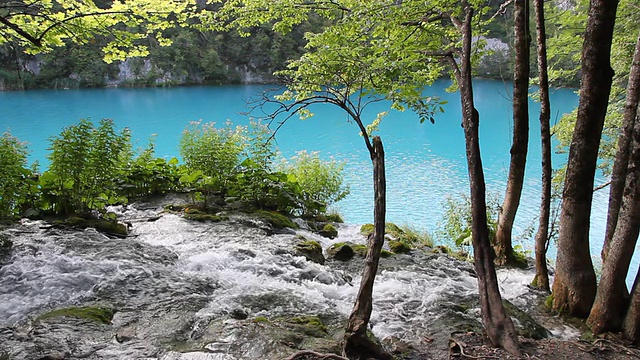 瀑布和湖泊视频素材