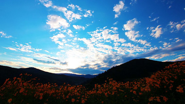 山的风景。日落。视频素材