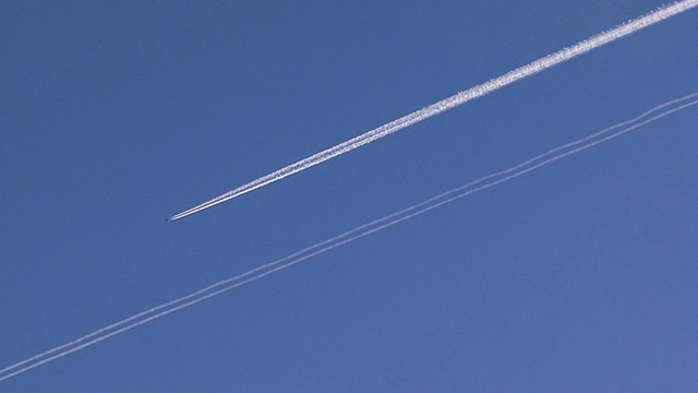 天空中的飞机视频素材