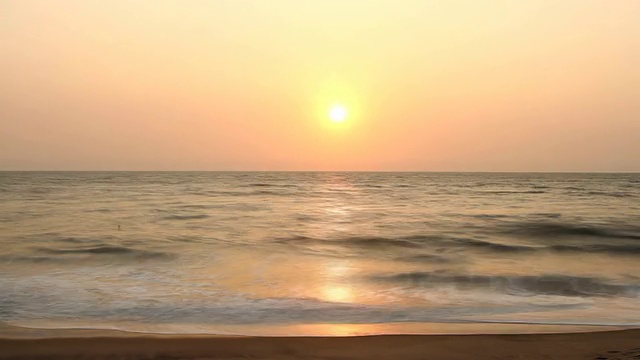 海上日落的晚景视频素材