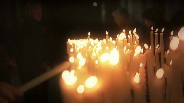 蜡烛灯排成一行视频素材