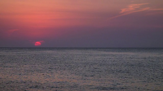 天际线和日落在哈瓦那，古巴与加勒比海视频素材