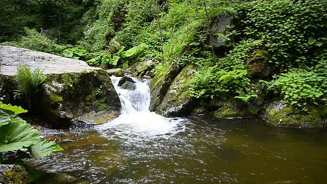 山涧，马其顿，声音包括视频素材