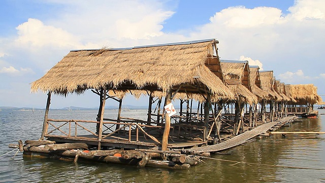 河边的泰式小屋视频下载