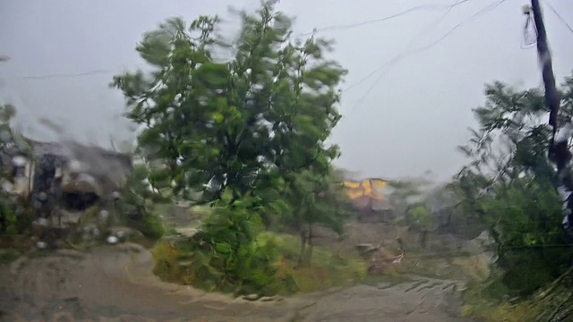 气旋风暴潮，倾盆大雨视频素材