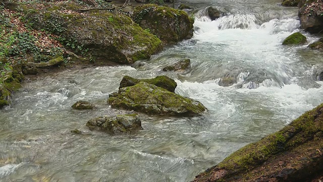 美丽的山流视频素材