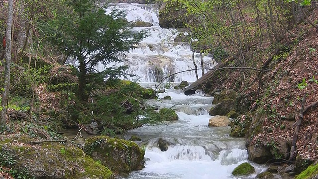 美丽的山流视频素材