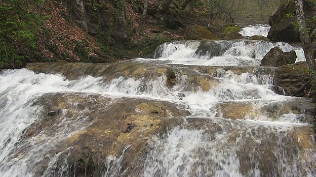 美丽的山流视频素材