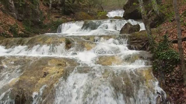 美丽的山流视频素材