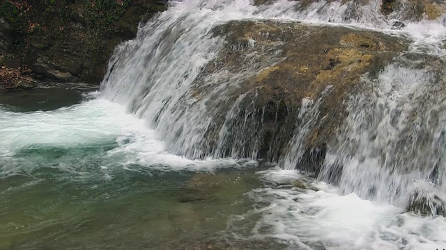 美丽的山流视频素材