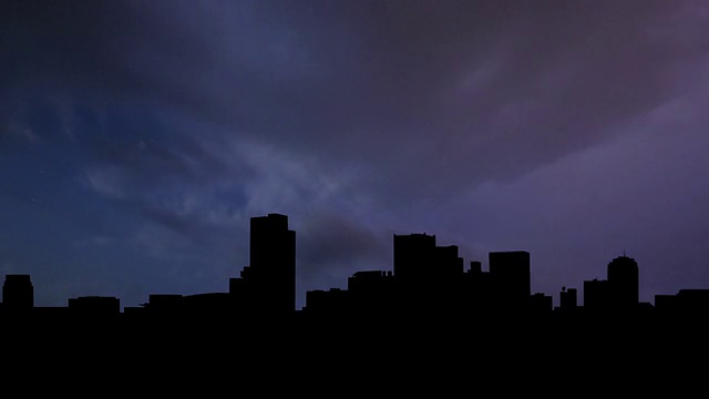 亚利桑那州凤凰城市中心夜间暴风雨视频素材