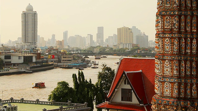 古老的泰国马赛克和现代城市。视频素材