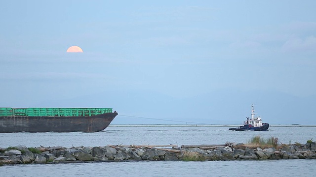 弗雷泽河拖船月落视频素材