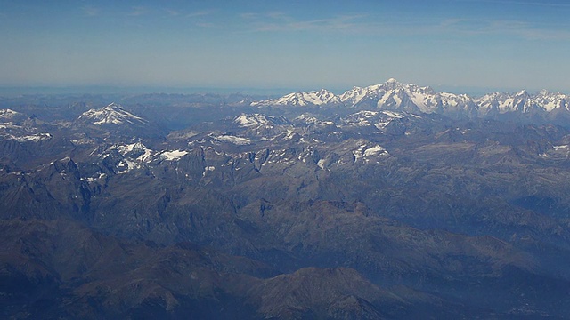 从高空拍摄的勃朗峰范围视频素材