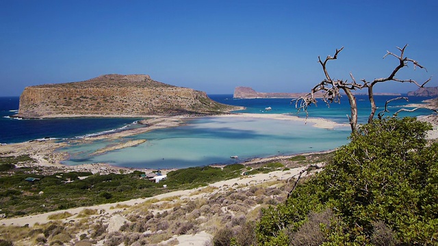 泻湖巴洛斯(Balos)和格兰沃萨岛的观点视频素材