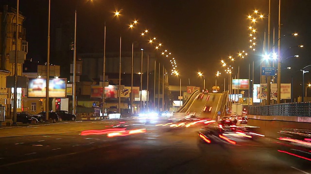 时间流逝移动汽车行驶车辆夜间道路城市高速公路视频素材