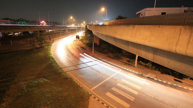 高速公路交通行驶多车道，时间在黄昏时流逝视频素材