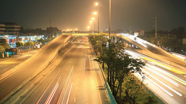 高速公路交通行驶多车道，时间在黄昏时流逝视频素材