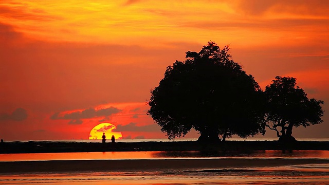 海面上的夕阳视频素材