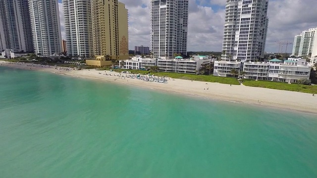 阳光沙滩天线从海滩视频素材