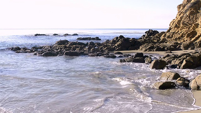 岩石海滩海岸线视频素材