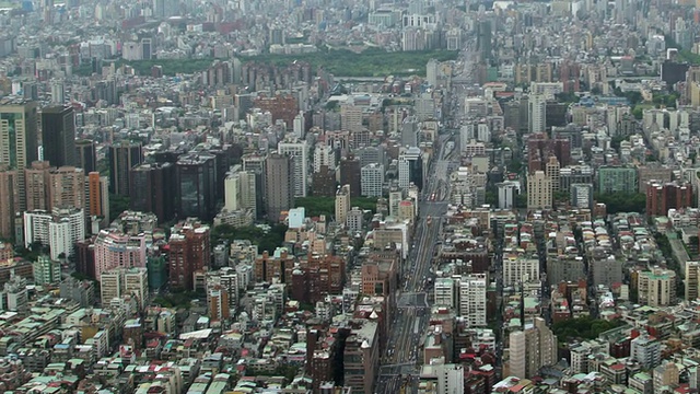 在繁忙的城市街道上的交通的延时缩放视图视频下载