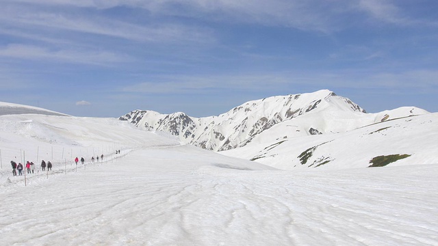 日本富山田山室道春景视频素材