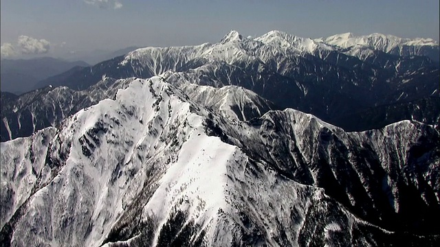 空中的kitadake山和周围的山脉视频素材