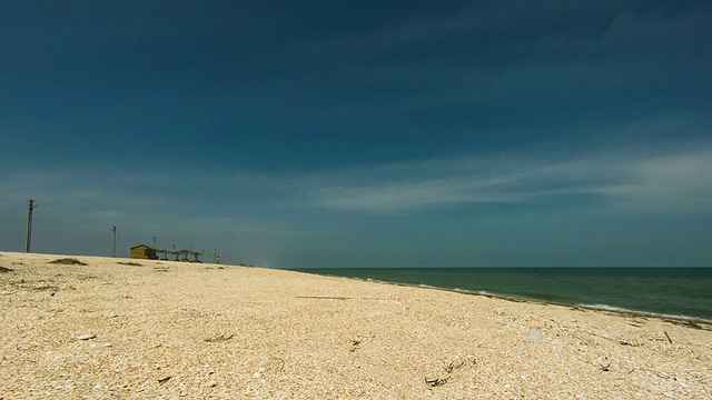 海滩和海浪在海岸上视频素材