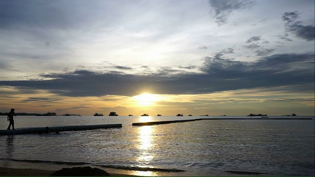 泰国芭堤雅海滩美丽的日落视频素材