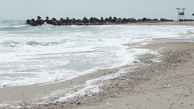 暴风雨的海滩视频素材