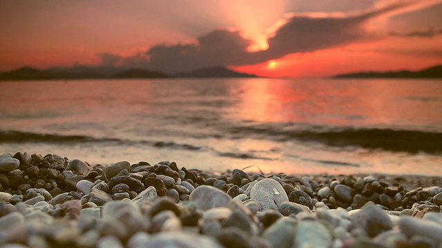 宁静的海滩日落视频素材