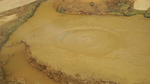 日本别府温泉开水视频素材