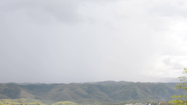 雨点落在山上视频下载