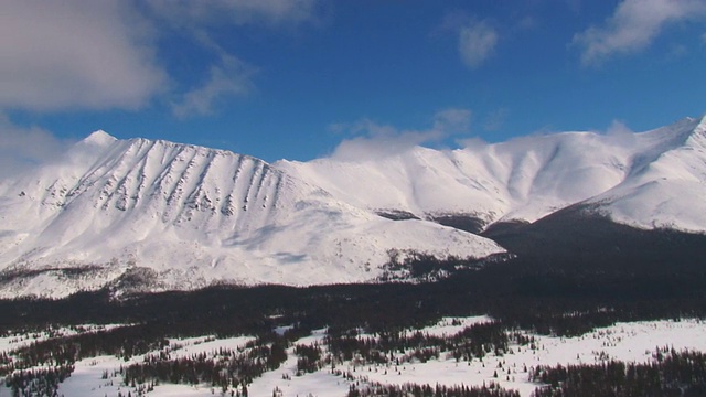 白雪覆盖的山脉视频素材