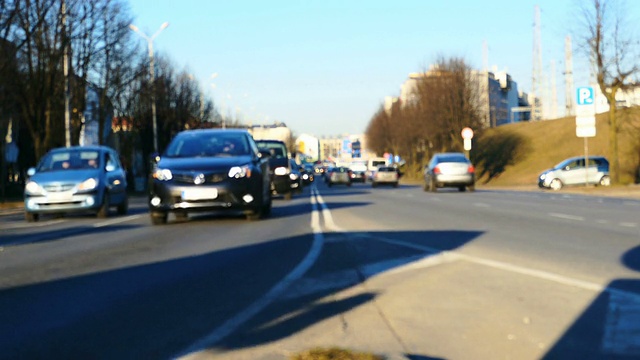 模糊的交通堵塞在城市，道路，高峰时间视频素材