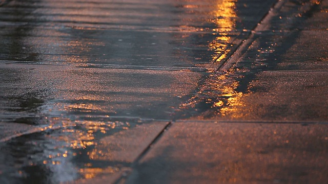 城市人行道，大雨视频素材