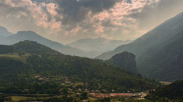 山顶上的勒岩村旅游景点视频素材