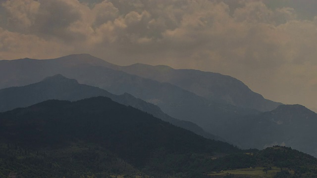 普罗旺斯山顶峡谷杜韦尔登太阳光束视频素材